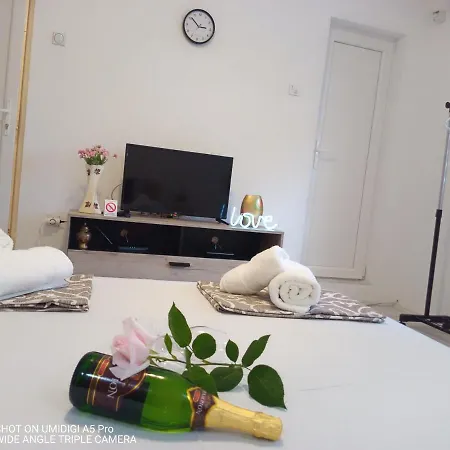 Relax Apartmani - Blizu Neuromedic Nis Exterior photo